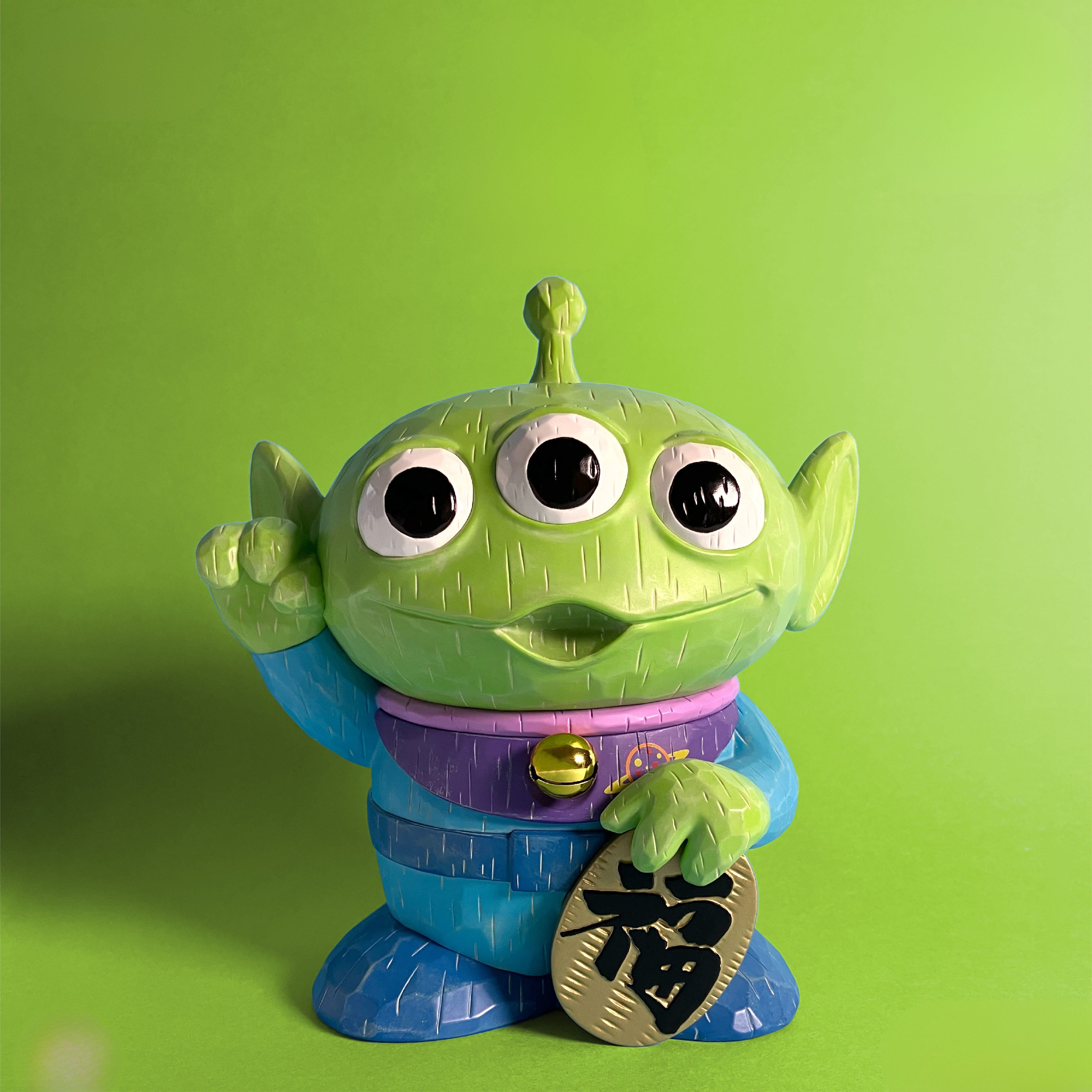 URDU Disney Pixar Fukuheya Maneki Neko – Alien (Original)